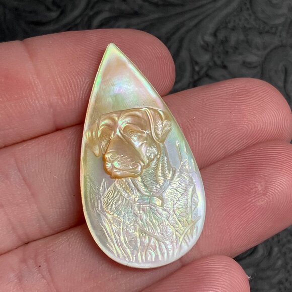 Labrador Retriever Dog Carved Mother of Pearl Cabochon - Picture 3 of 6